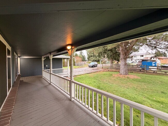 Foto del edificio - Private and quiet 3BD, 2 BA w/ 2 car garage near Fedrickson!