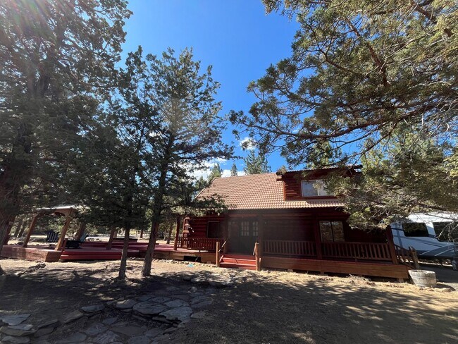 Building Photo - Beautiful Custom Log Home in Squaw Creek C...