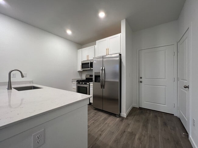 Building Photo - BRAND NEW 2 bed, 2.5 bath Lafayette Townho...