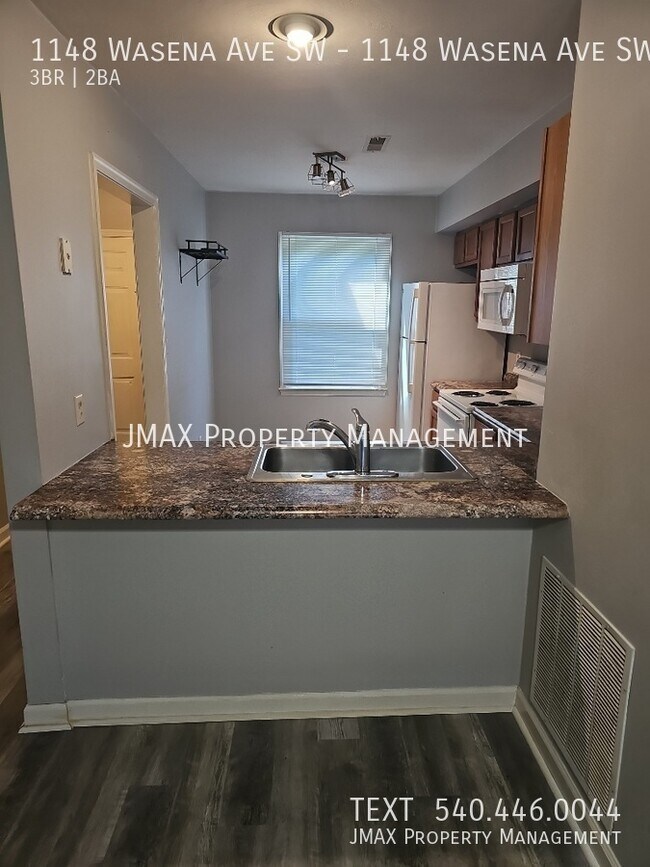 Foto del edificio - 1148 Wasena Ave SW