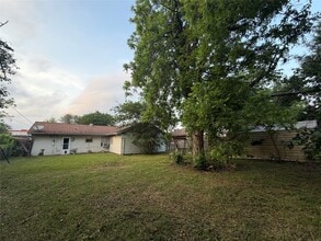 Building Photo - 8602 Glenlea St