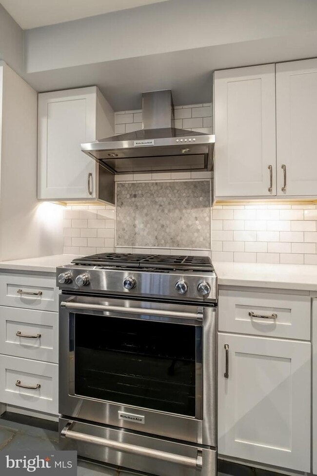 Building Photo - 908 S Front St