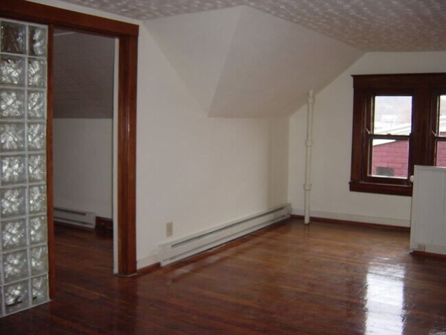 Building Photo - 9 Wallace Avenue