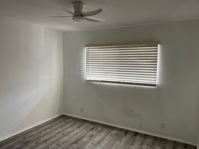 Building Photo - 15456 Vanowen St