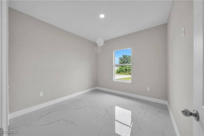 Foto del edificio - 543 McArthur Blvd