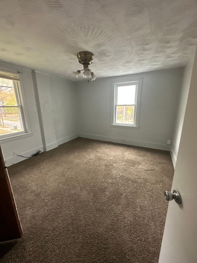 Building Photo - Akron Single