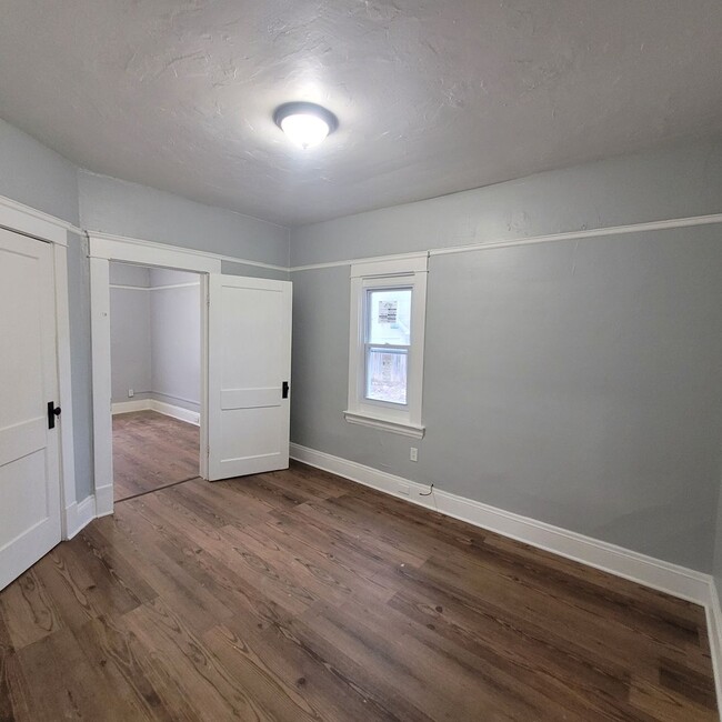 Foto del edificio - 2810 E 120th St