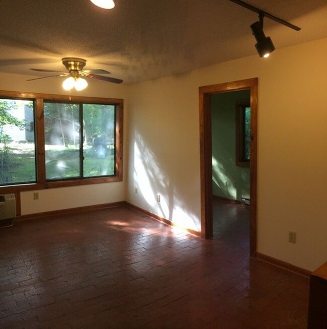 Foto del edificio - 106 Pleasant Dr