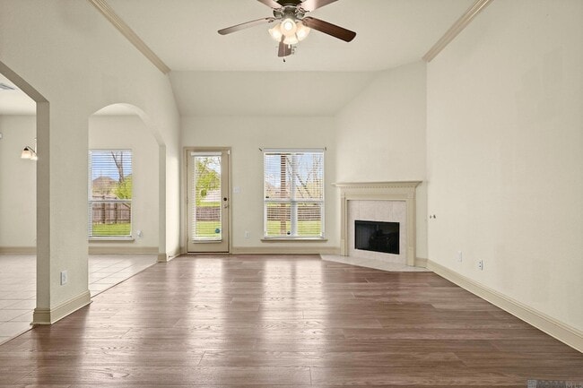 Building Photo - 5176 Wildwood Dr