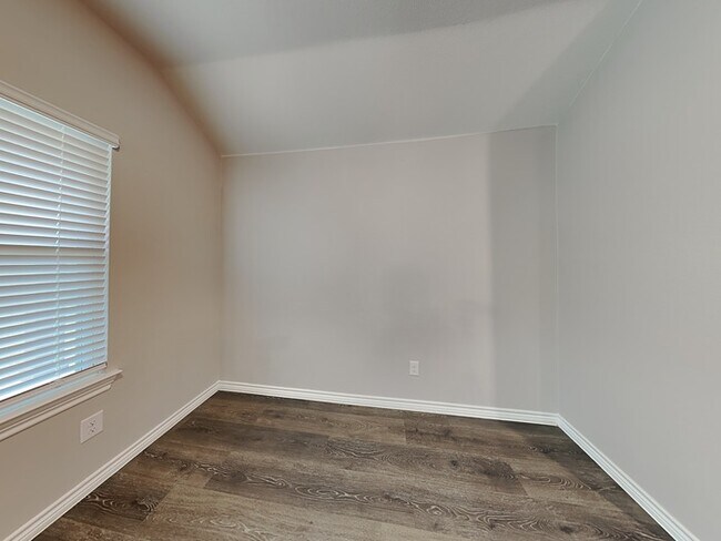 Building Photo - 417 Gallop Dr