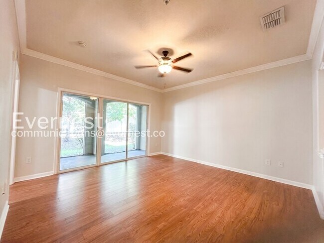 Foto del edificio - 8290 Gate Pkwy W