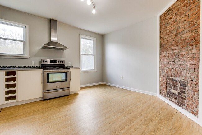 Building Photo - 2621 S 18th St