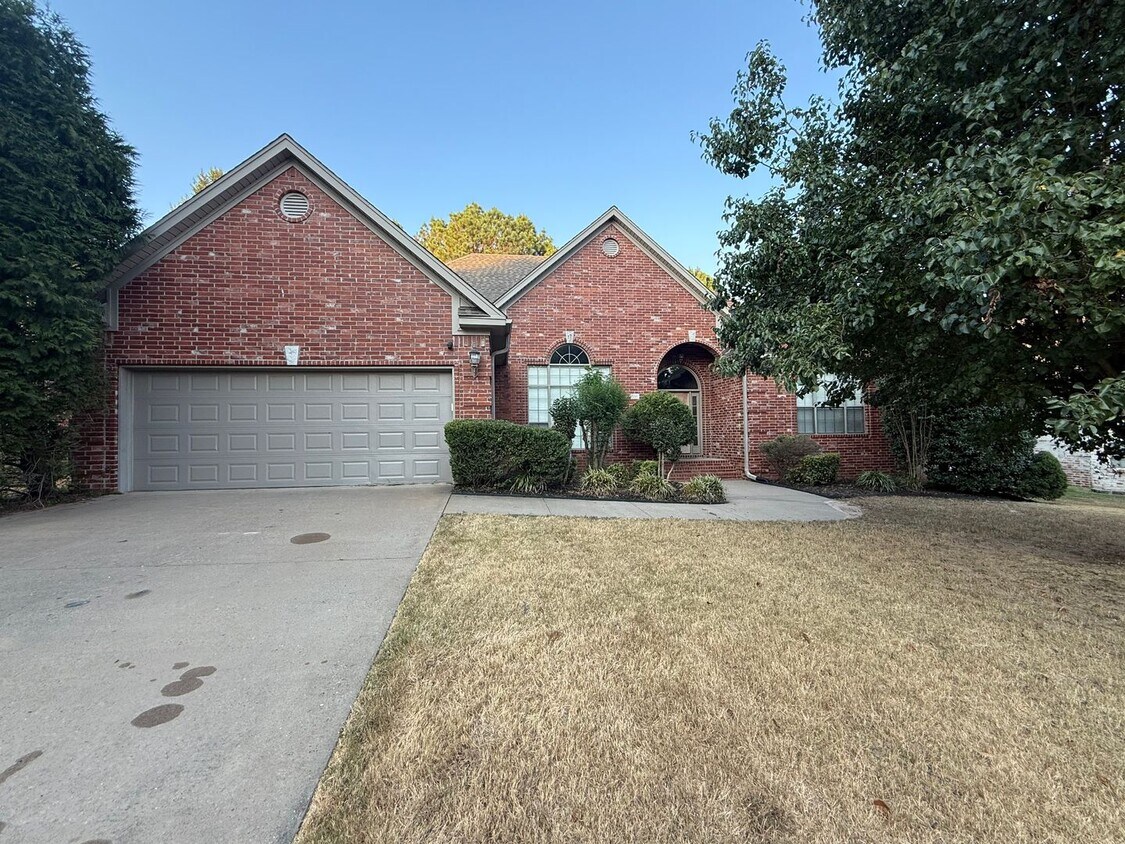 Foto principal - 3200 Mossy Creek Dr