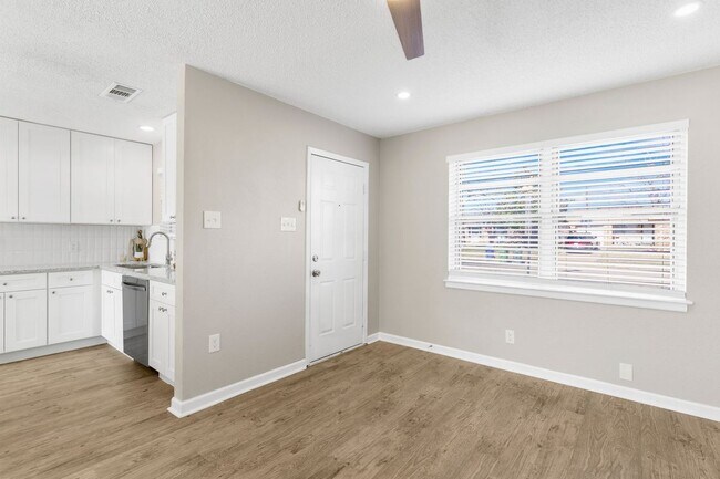 Foto del edificio - 714 Pleasant Valley Rd