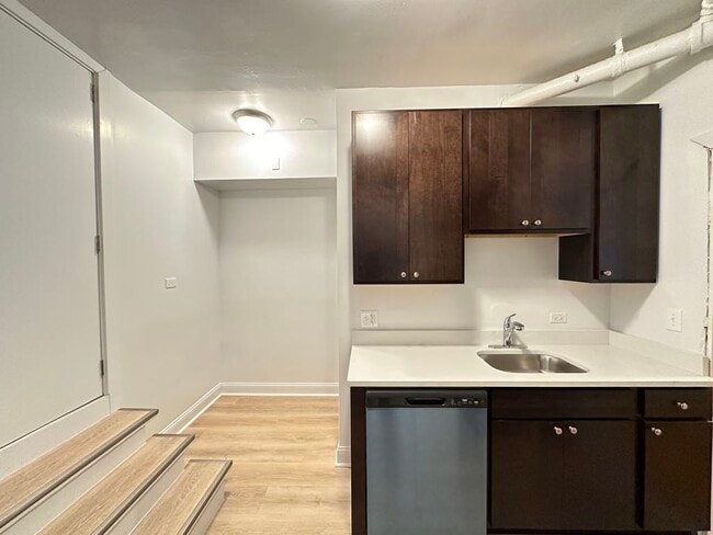 Building Photo - 2330 N Spaulding Ave