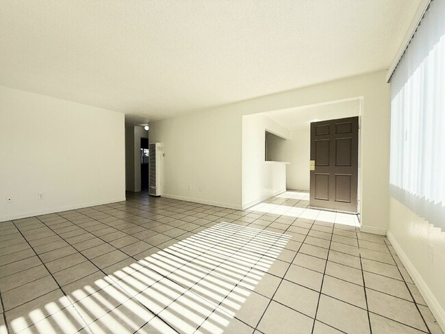 Building Photo - 14035 1/2 Orizaba Avenue