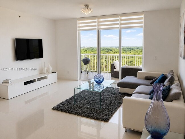 Foto del edificio - 14951 Royal Oaks Ln