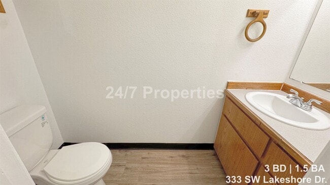 Building Photo - Freshly Updated 3 BD | 1.5 BA Unit - Downtown Estacada