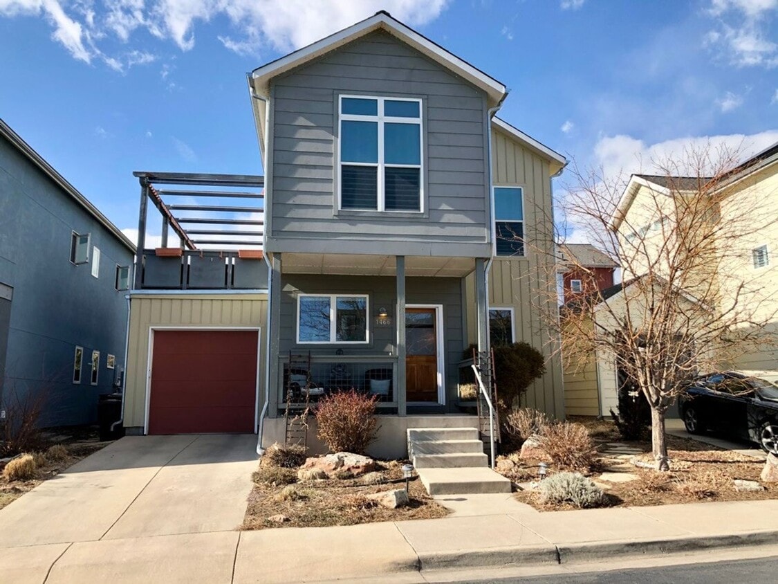 Stunning 3 bed, 3 bath in Holiday Neighborhood! Available July 5th! - Stunning 3 bed, 3 bath in Holiday Neighborhood! Available July 5th!