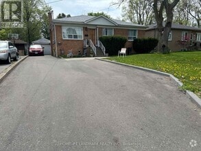 Building Photo - 107 Waterloo Ave