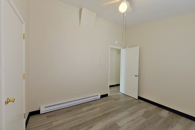 Foto del edificio - 2445-2447 Hiawatha St