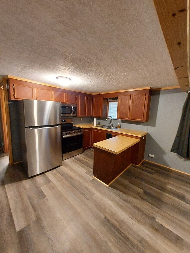 Building Photo - 604 Mayflower Ln