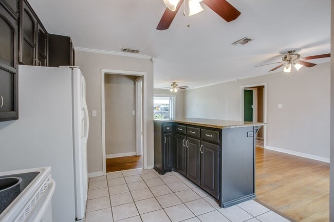 Foto del edificio - Pre leasing for fall 2026! 4/2 in Tech Terrace