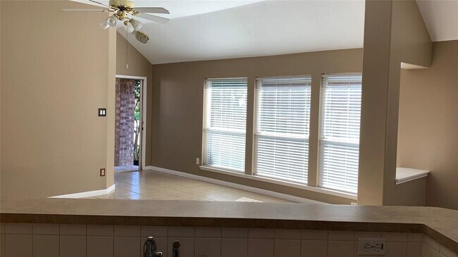 Building Photo - 24915 Ranch Lake Ct