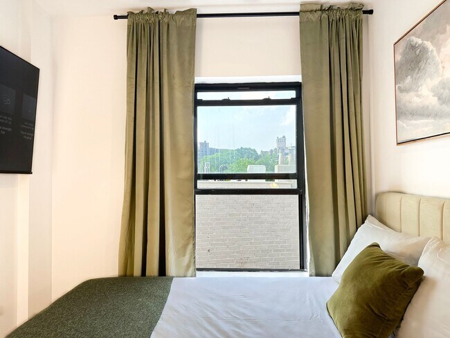 Foto del edificio - Furnished room/NOT APARTMENT