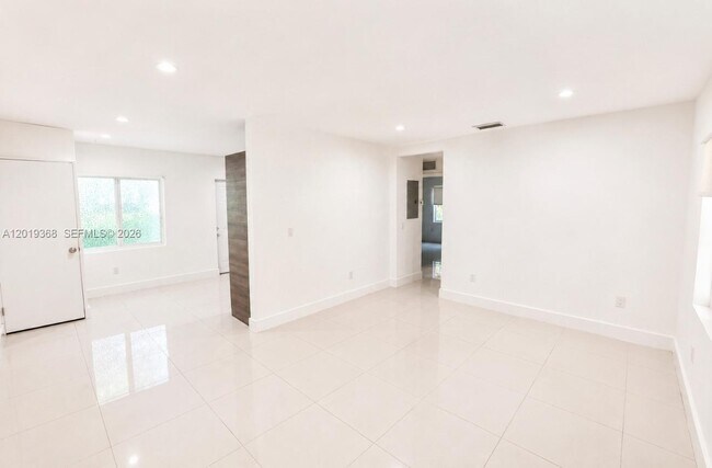 Foto del edificio - 542 NE 67th St