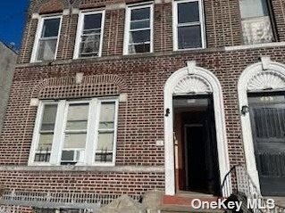 Foto principal - 259 E 92nd St