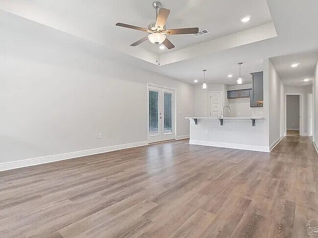 Foto del edificio - 8418 Cherry Ave