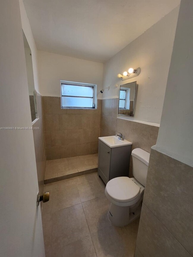 Foto del edificio - 642 NW 77th St