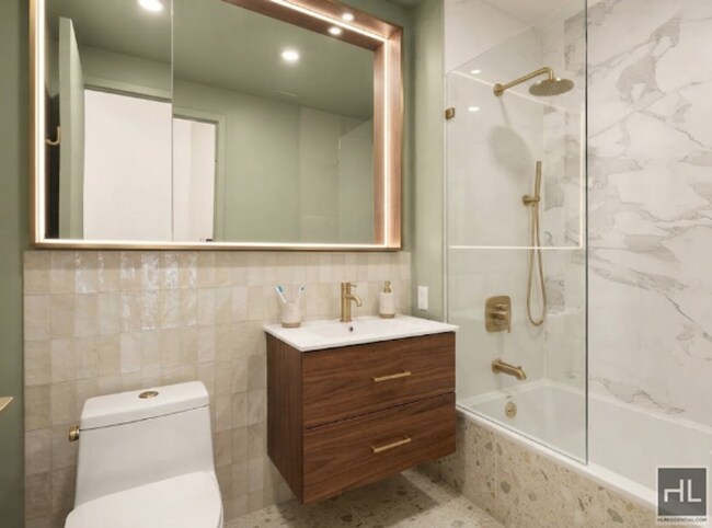 Foto del edificio - Spacious 2 Bedroom, 2 Bathroom with Private Balcony at The Crescendo