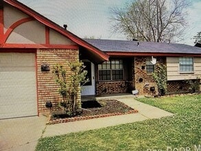 Building Photo - 2829 SW 82nd St