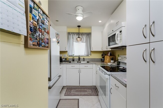 Building Photo - 1010 Manatee Rd