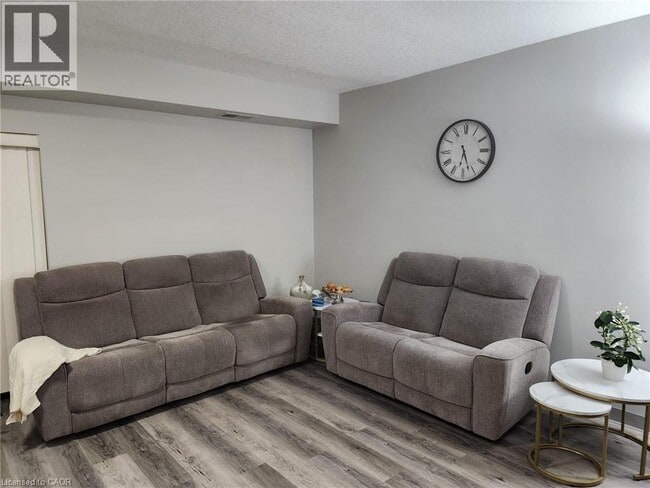 Photo du bâtiment - 736 Old Albert St