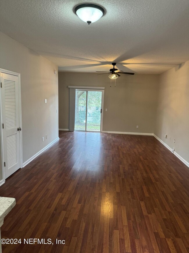 Building Photo - 750 Scrub Jay Dr