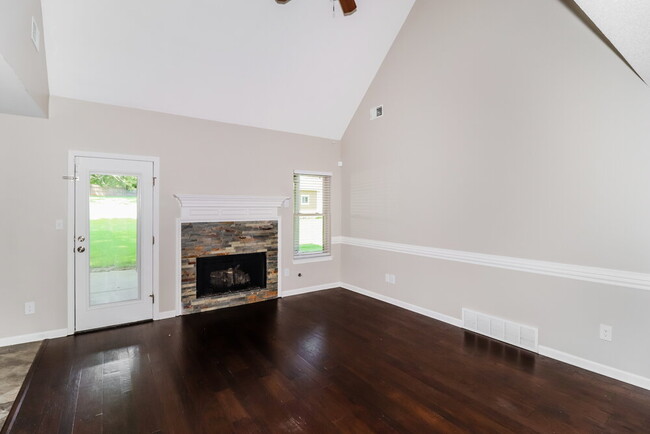 Building Photo - 2060 Greencliff Dr