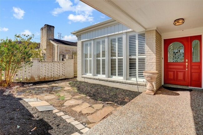 Photo - 15 Bendwood Dr House