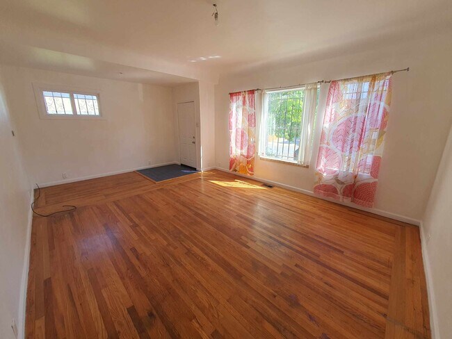 Foto del edificio - 627 E 15th St