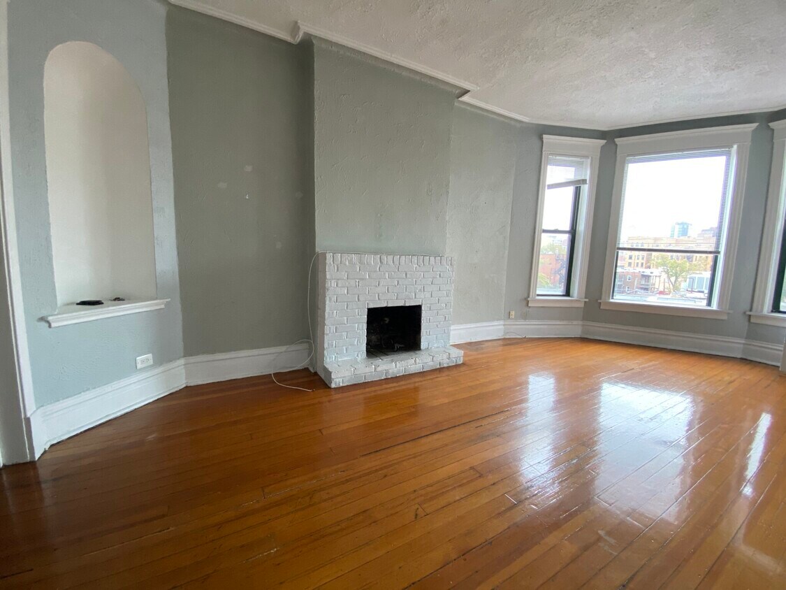 Primary Photo - 2850 N Clark St