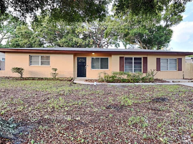 Building Photo - 8500 Jacaranda Ave