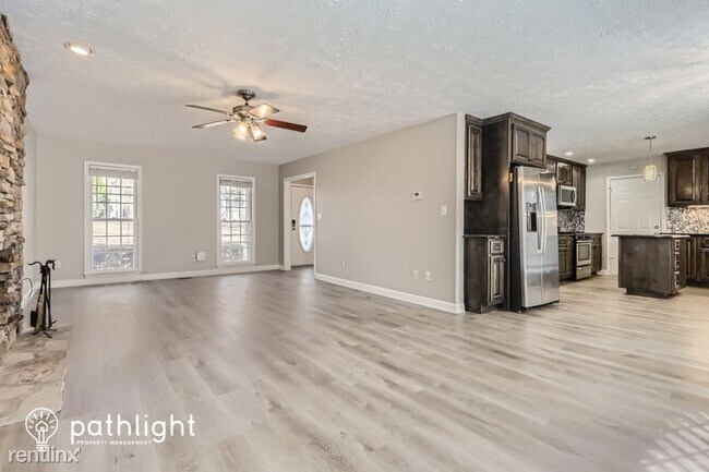 Building Photo - 4 br, 2 bath House - 530 N Oakland Circle ...