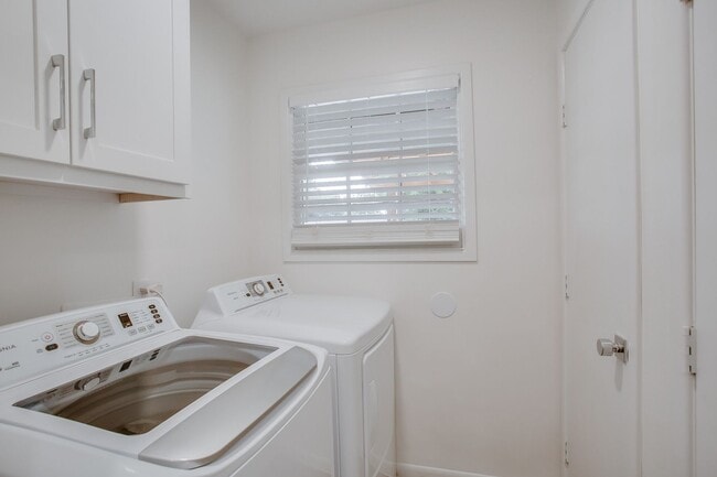 Foto del edificio - Pre Leasing for Fall 2026! 4/3 in Medical District