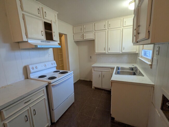 Building Photo - 2104 E 29th St