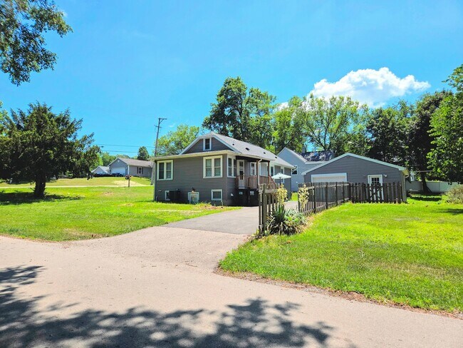 Foto del edificio - 3823 E Wonder Lake Rd