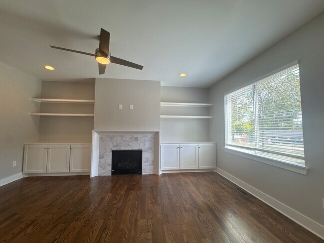 Foto del edificio - Newer Construction with Open Floor Plan in...