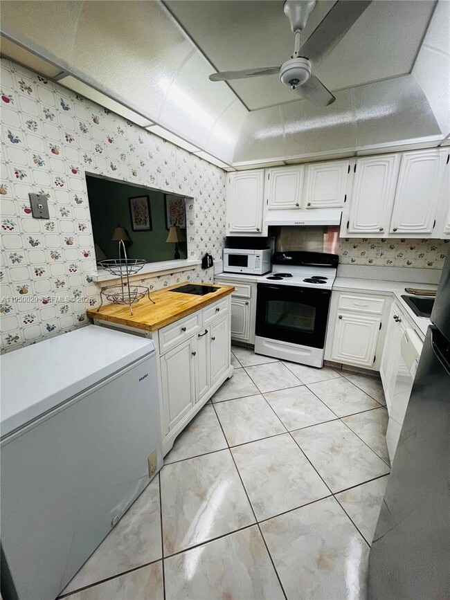 Building Photo - 3821 Environ Blvd