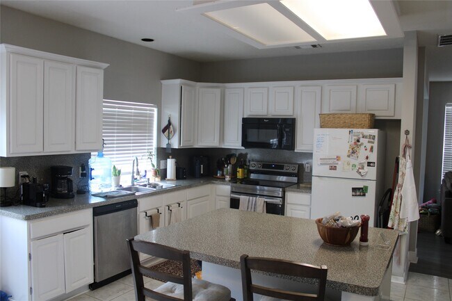 Building Photo - 7018 Crystal Dowels Dr